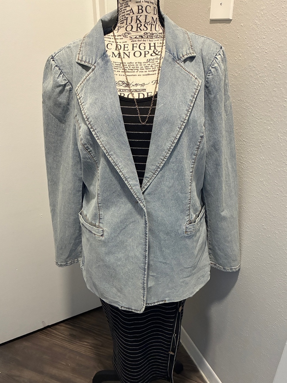 Light Blue Denim Blazer for Women Large - Picture 9 of 16